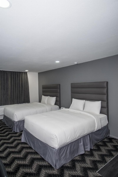 Siegel Select Convention Center image 31